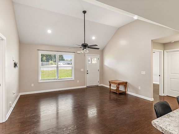5th image of 155 Poling Dr