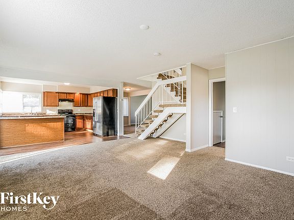 3rd image of 5879 E Beverly Cir