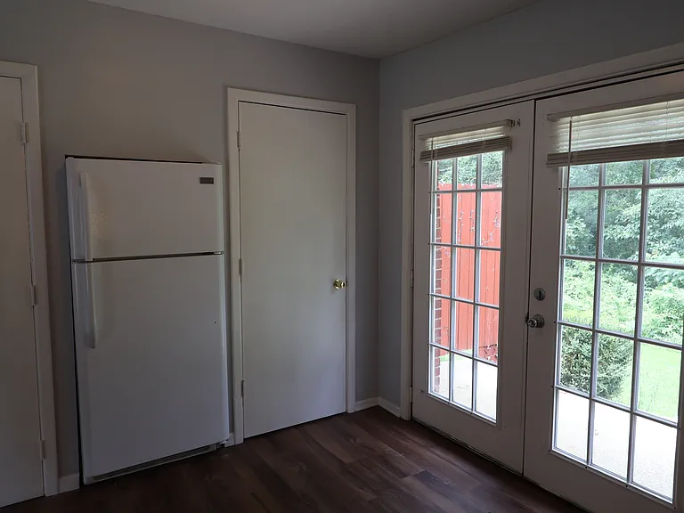 205 Long St #2 — Photo 15
