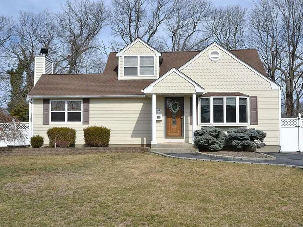 45 Beecher Avenue, East Islip, NY 11730