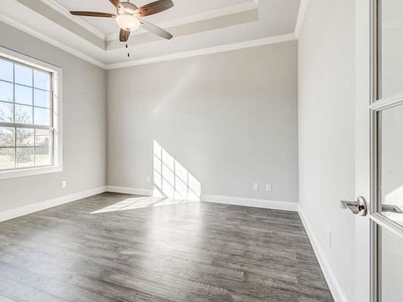5th image of 621 Elizabeth Ln