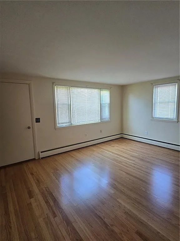 3 bed, 1.0 bath, 1410 sqft, $2,700 — Photo 4