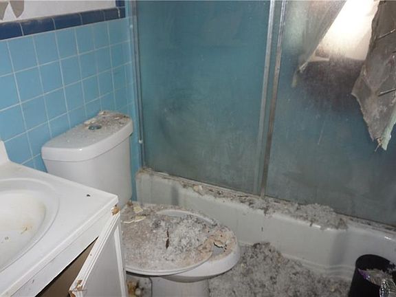 5th image of 2430 14th Ave S