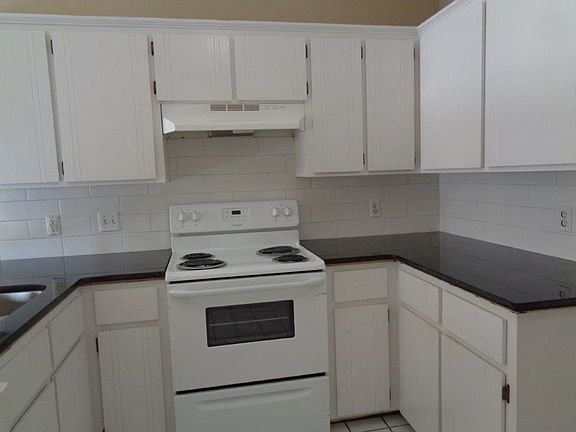 5th image of 3913 SW Pecan Pl