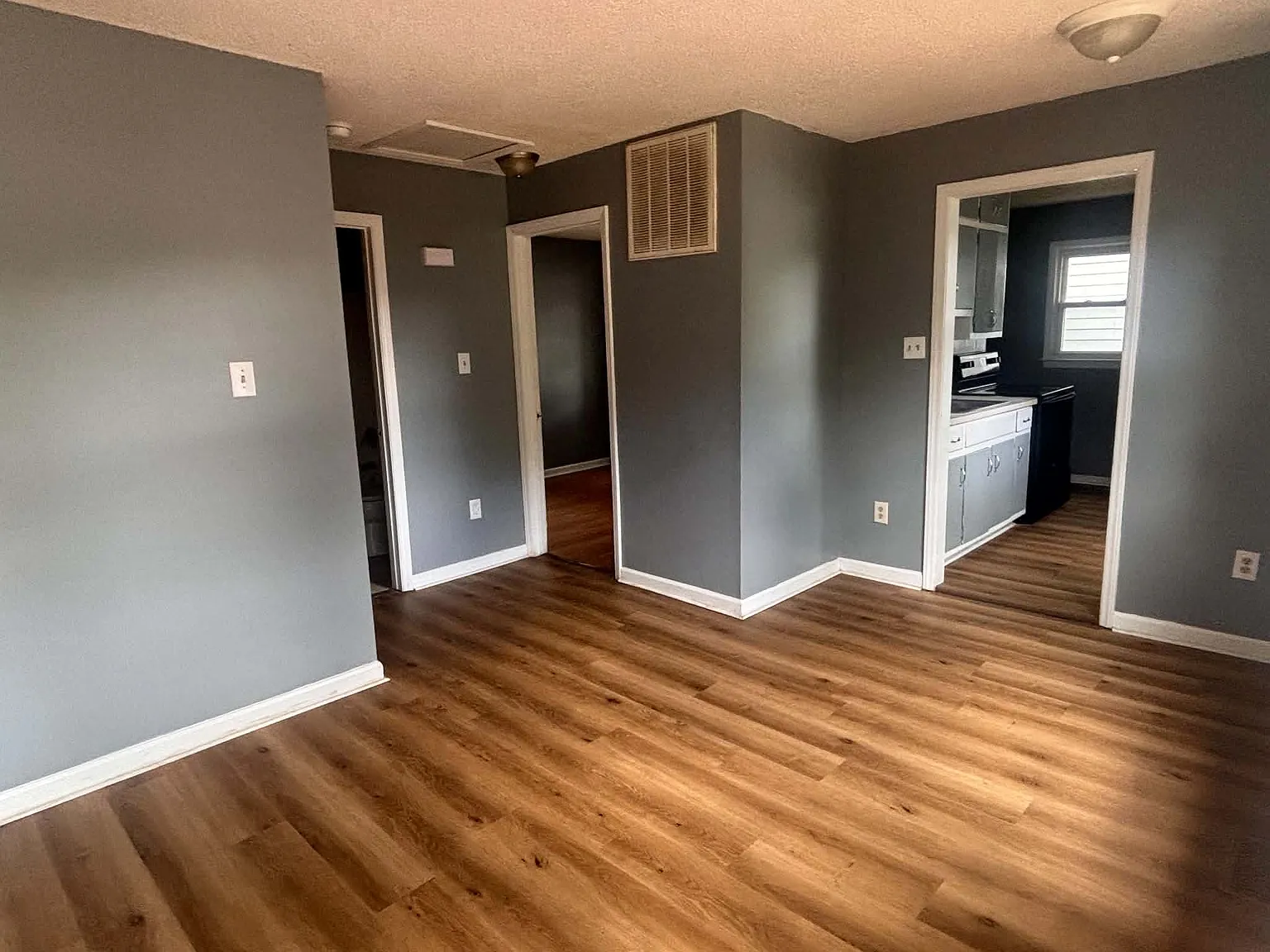 3 bed, $1,275 — Photo 2