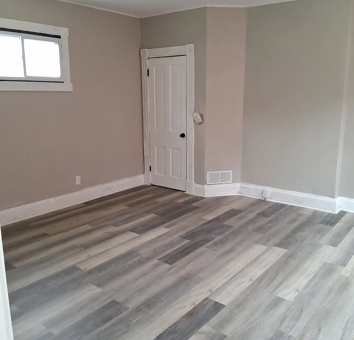 3 bed, 100 sqft, $1,475 — Photo 1