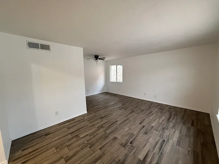 225 Zenith Dr #B — Photo 9