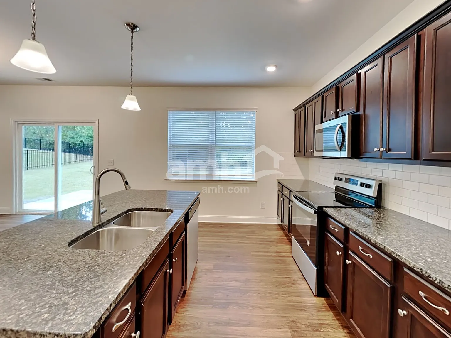 3 bed, 2.5 bath, 1891 sqft, $2,140 — Photo 3