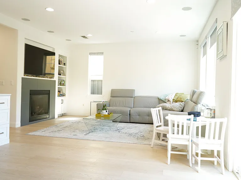 2052 Haggerty Dr — Photo 11
