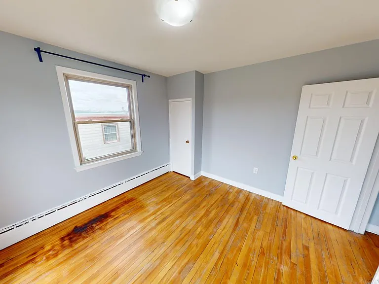 3699 Windsor St #6 — Photo 10