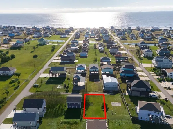 2109 1st St, Crystal Beach, TX 77650