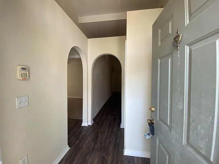 7327 N High Bluff Rd — Photo 2