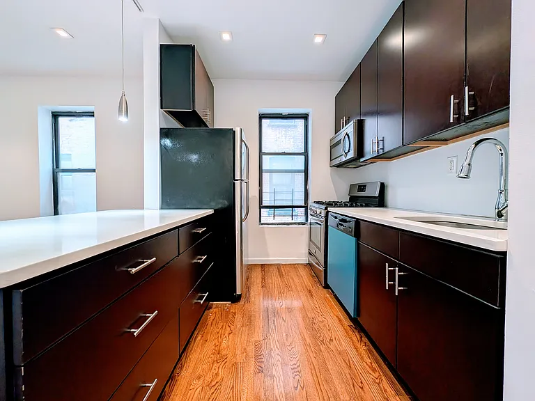 100 Hart St #2D — Photo 3