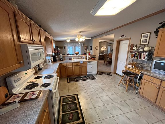 5th image of 768 Ivanhoe Rd