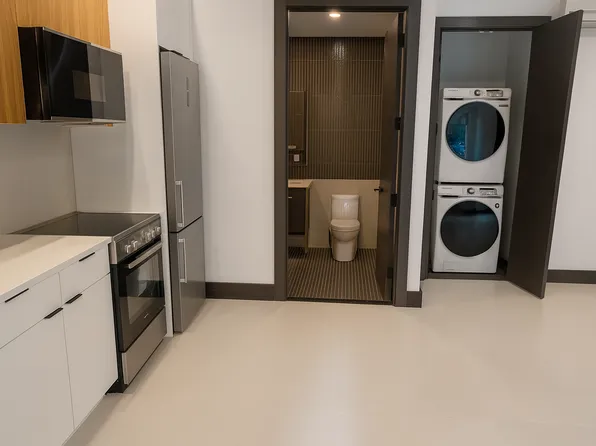 118 Tompkins Avenue image 3 of 8