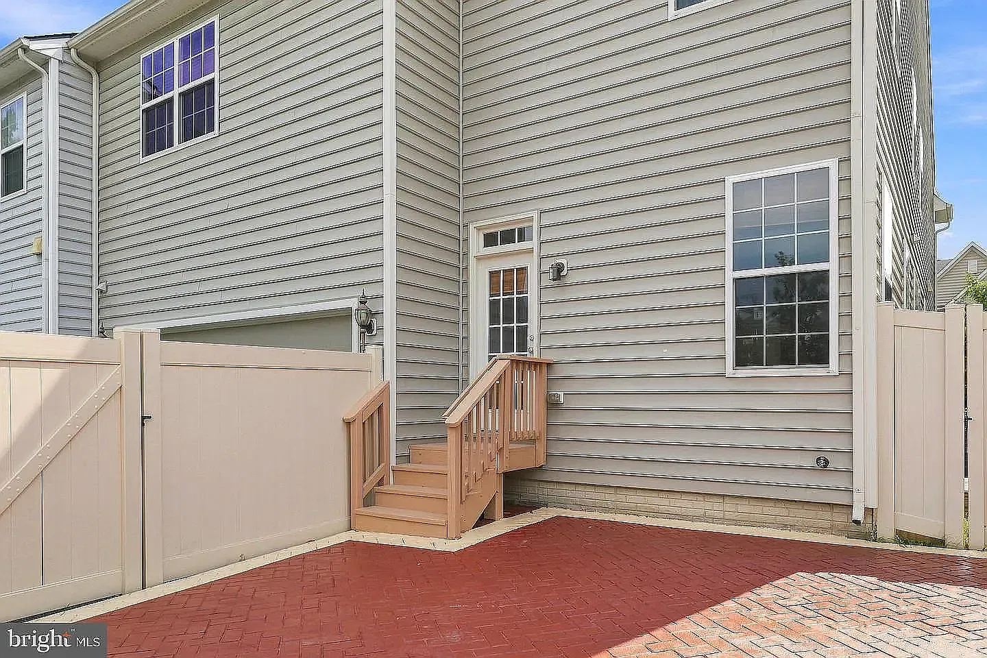 5 bed, 4548 sqft, $3,950 — Photo 4