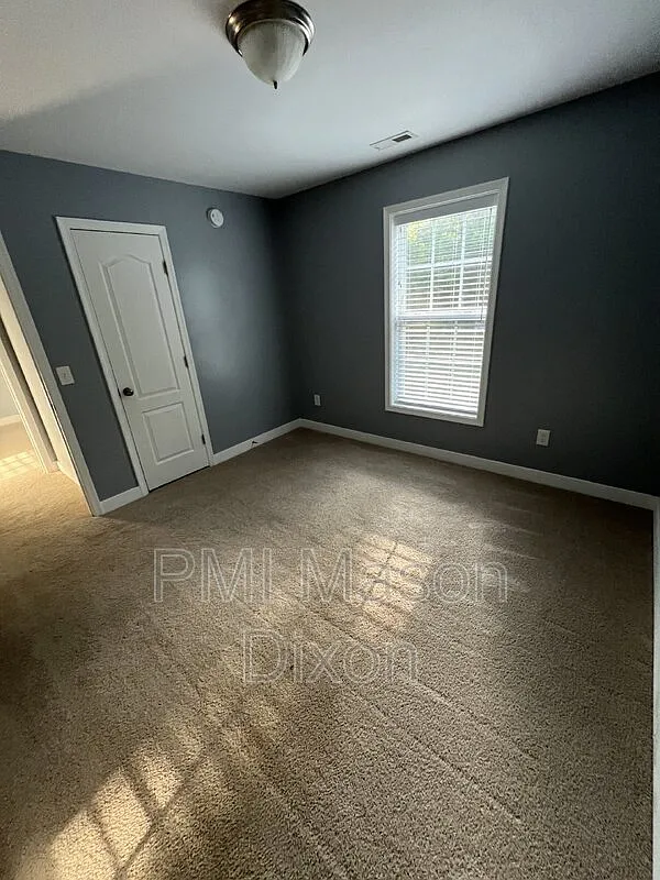 4 bed, 2.5 bath, 2250 sqft, $3,400 — Photo 2