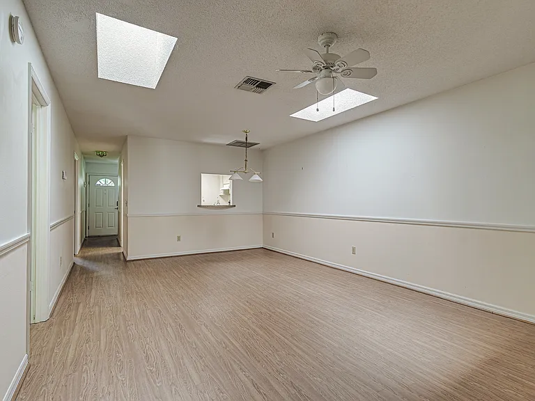 205 N Trout Ave — Photo 7