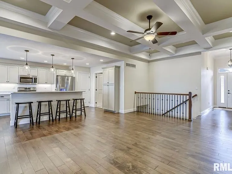 1811 Spartan Dr — Photo 2