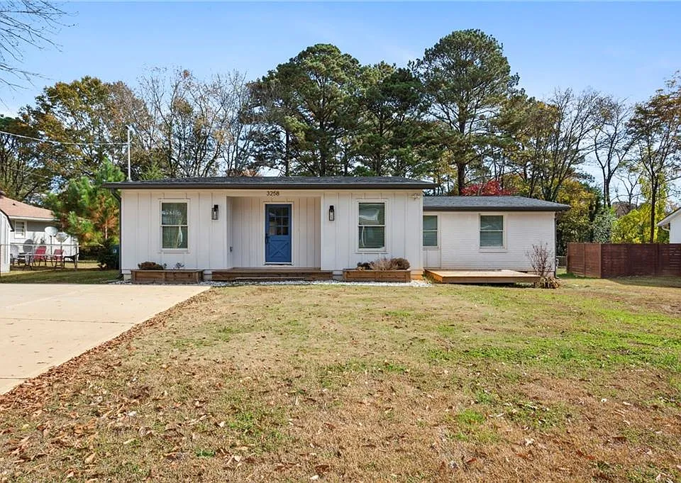 3258 Highland Dr SE