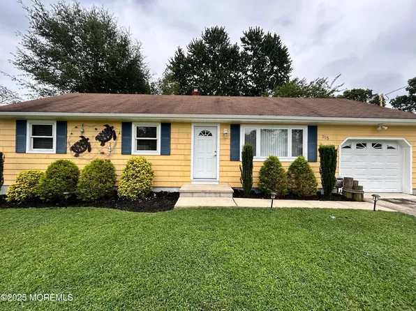 315 Constitution Dr, Forked River, NJ 08731