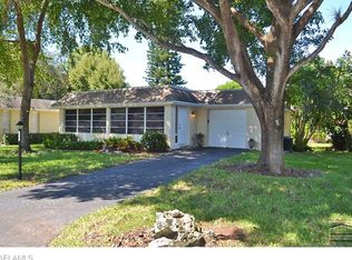 257 Yorkshire Ct, Naples, FL 34112