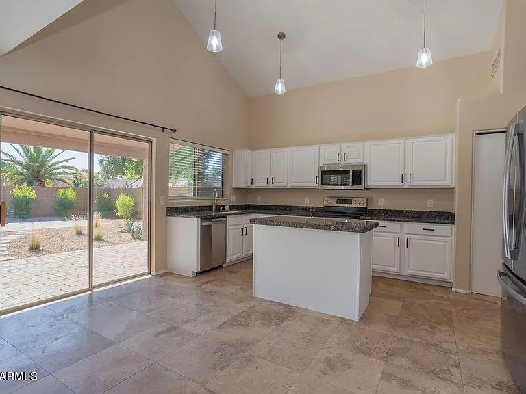 7457 W Melinda Ln — Photo 8