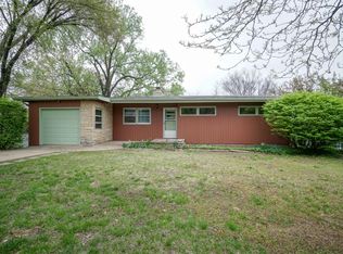 307 Summit Ave, Manhattan, KS 66502