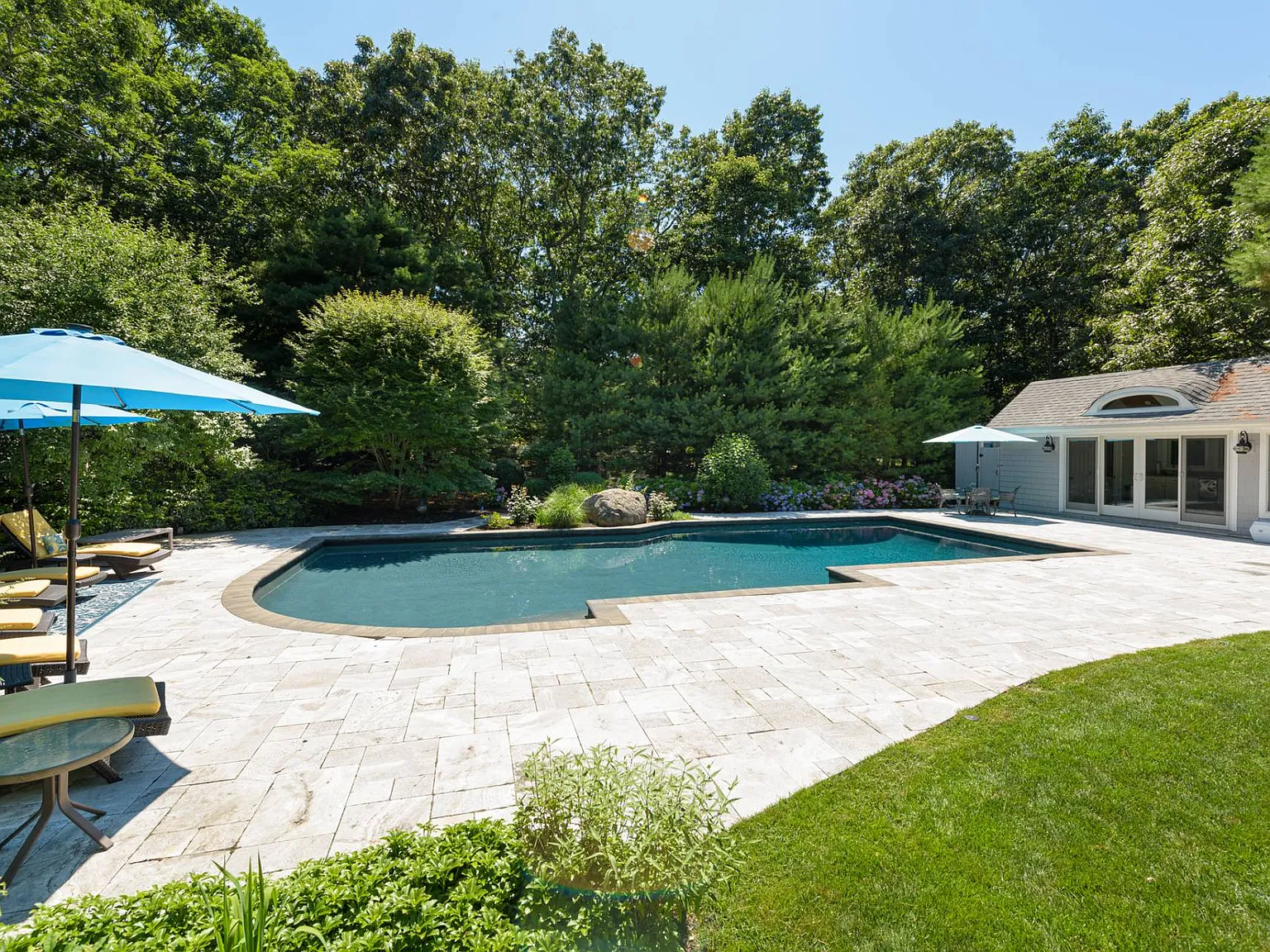 Beautiful East Hampton by the Bay for Summer — Photo 2