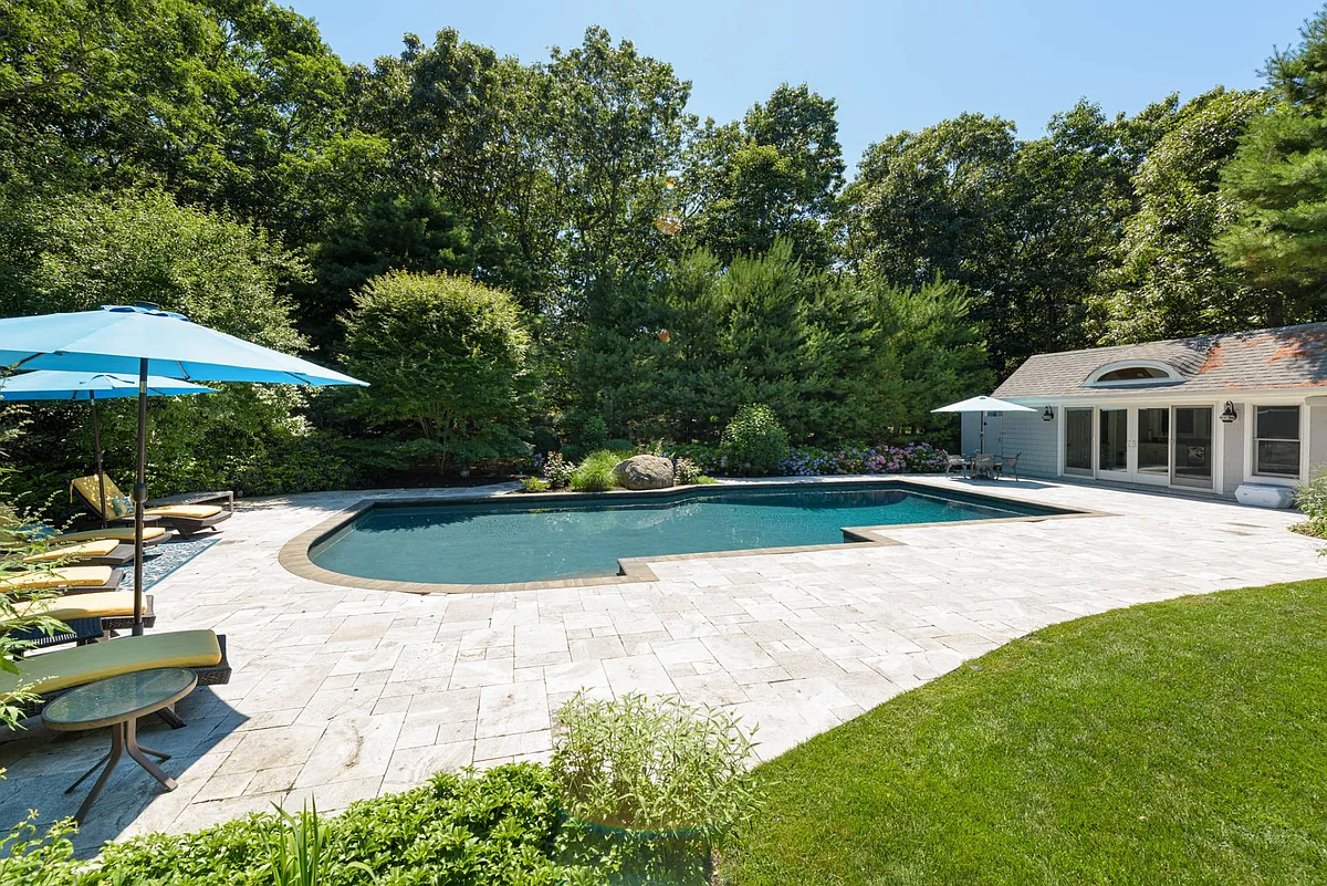 Building Photo - 23 Hedges Banks Dr