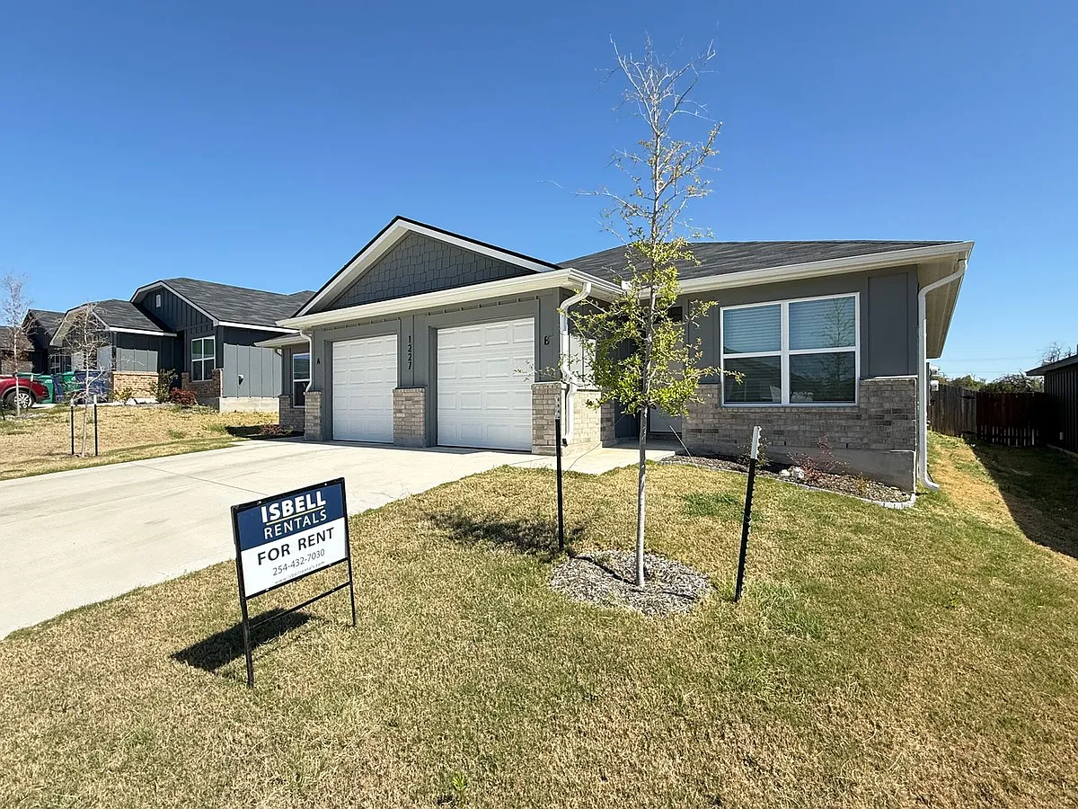 Building Photo - 1227 Concord Dr #A/B