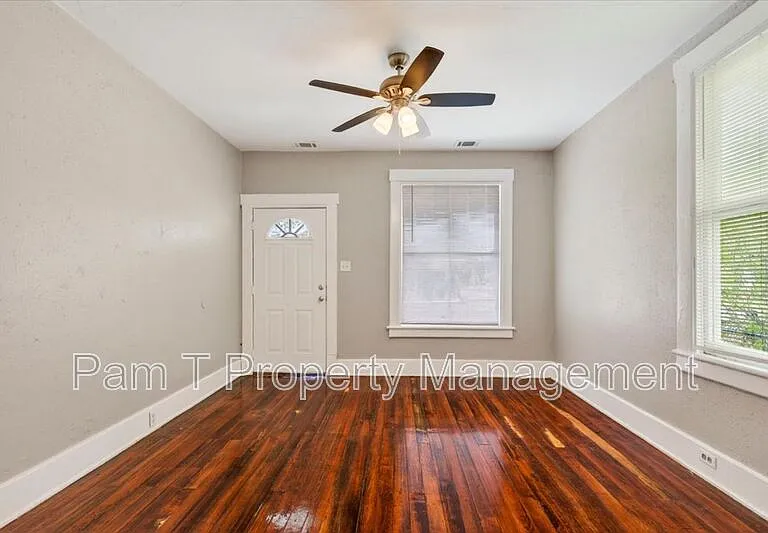 118 W 56th St — Photo 4