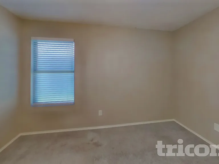 2328 White Oak Dr — Photo 11