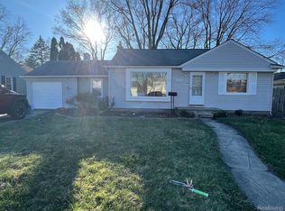 22833 Floral St, Farmington, MI 48336