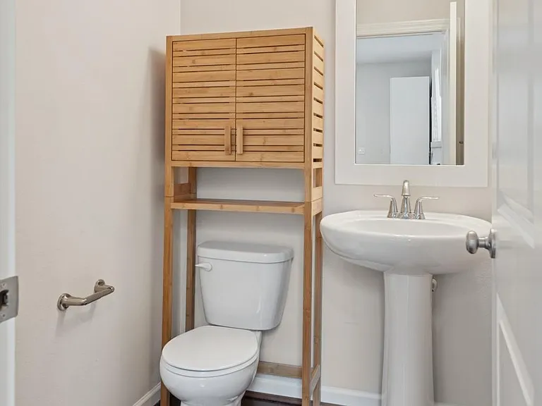 Powder bath - Main floor
