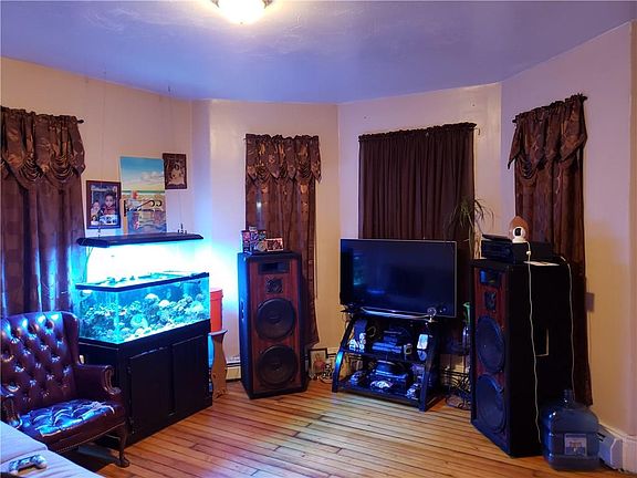 5th image of 36 Norwich Ave