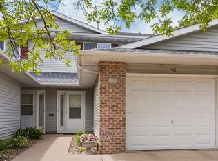 911 Grand Avenue Ct, Marion, IA 52302
