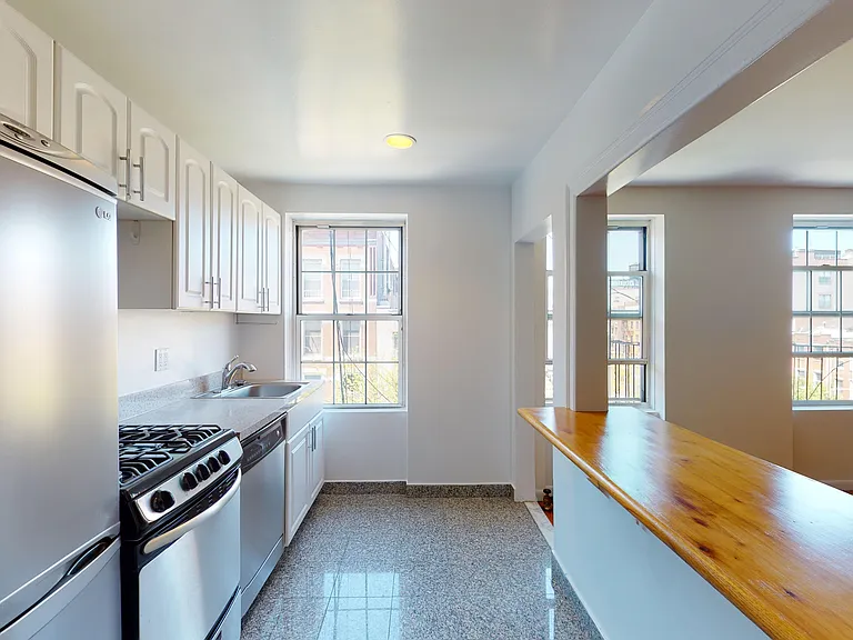 475 W Broadway #8 — Photo 7