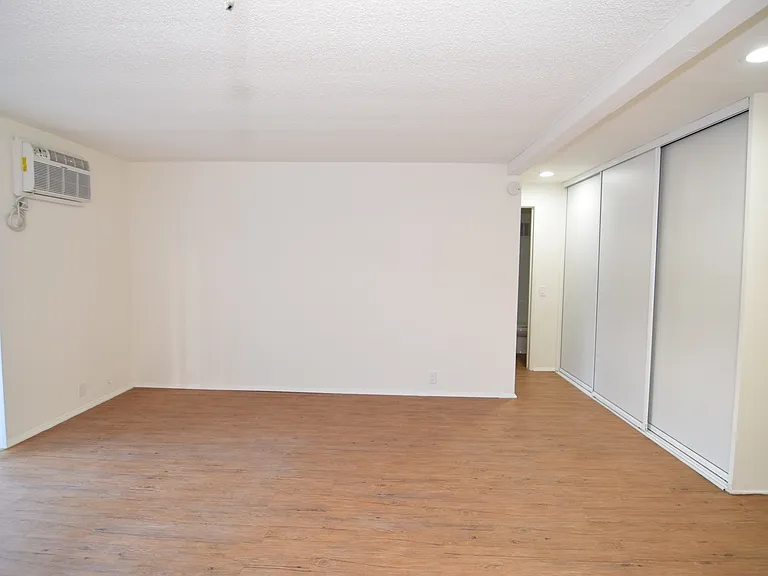 311 S Primrose Ave — Photo 5