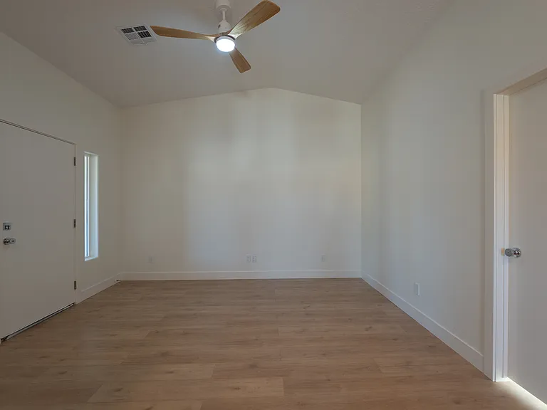 541 W Mesquite Blvd — Photo 12