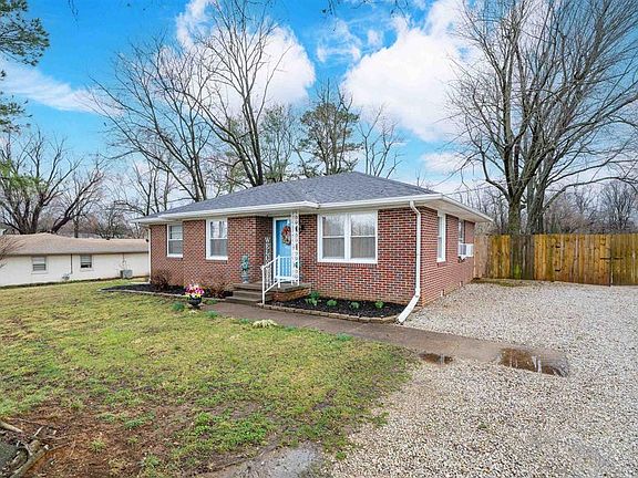 2nd image of 1920 Daniels Ln