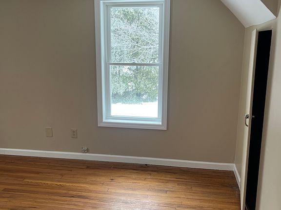 5th image of 82 Old Town Rd