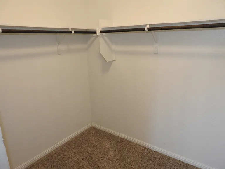 621 Callahan Ln — Photo 15