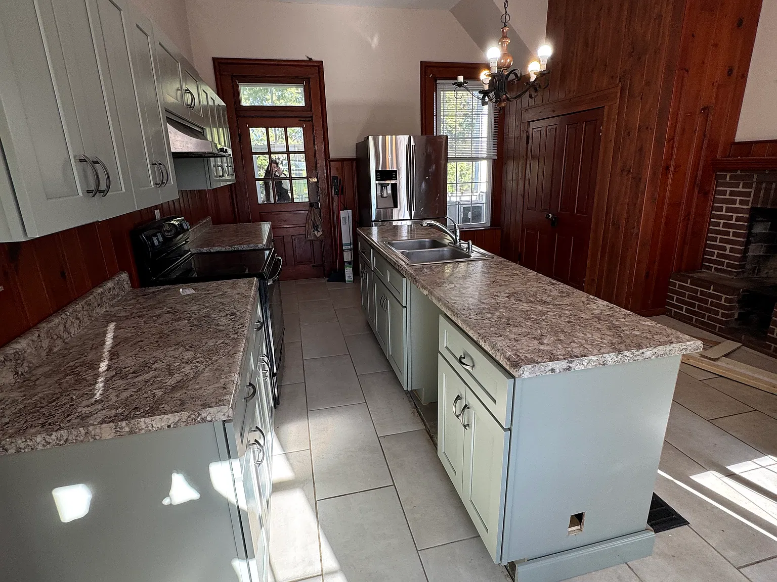 4 bed, 1863 sqft, $2,545 — Photo 4