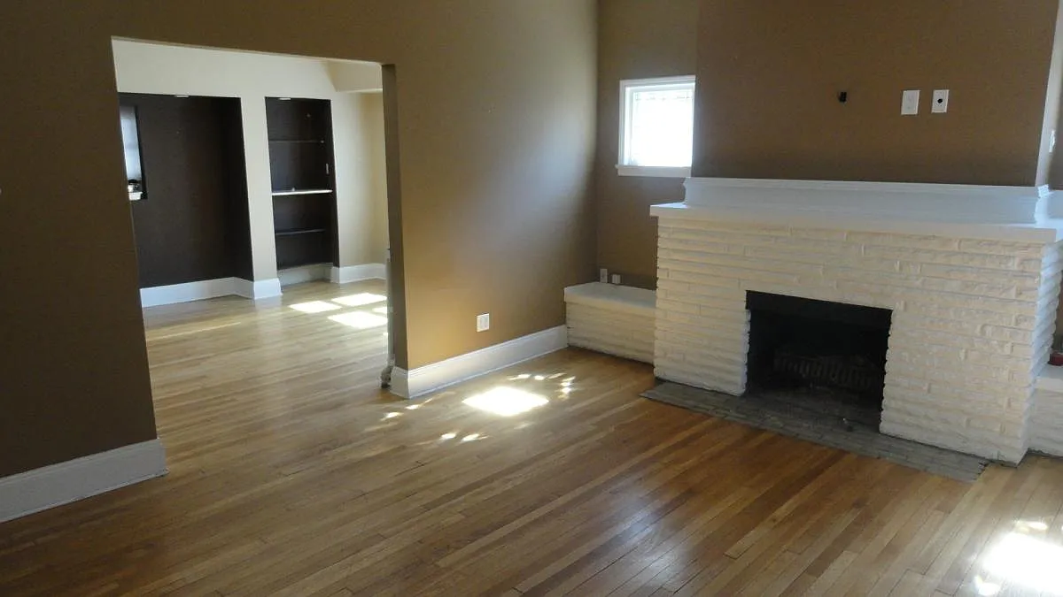 2423 Woodmere Drive — Photo 2