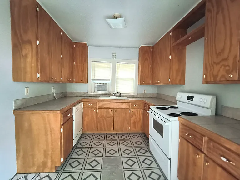 402 E Warner Ave — Photo 6