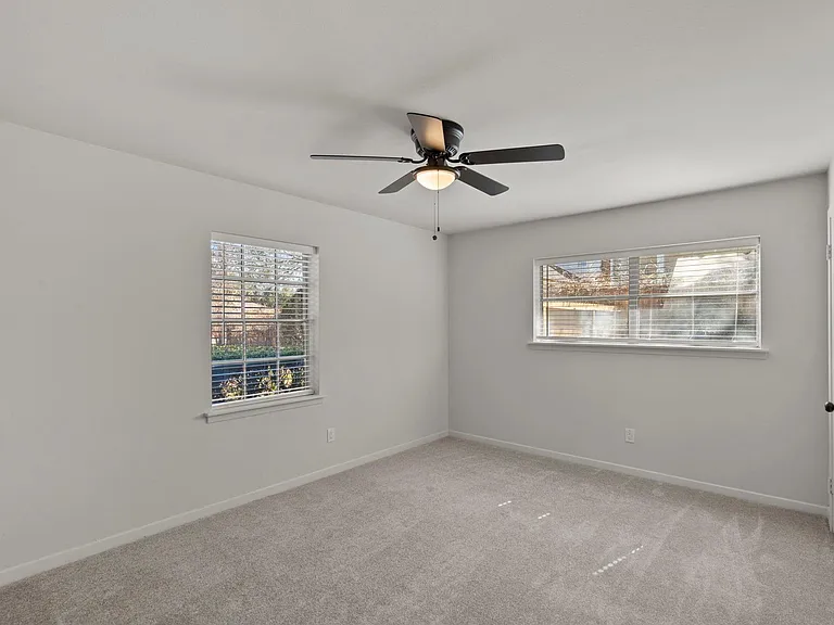 365 Piney Point Rd — Photo 23