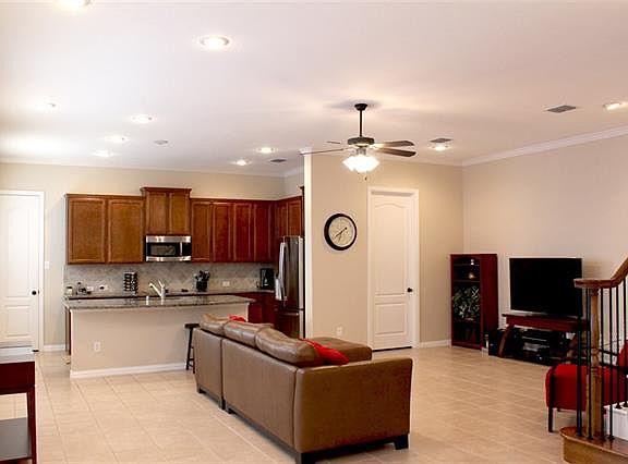 3rd image of 238 Carrington Ln