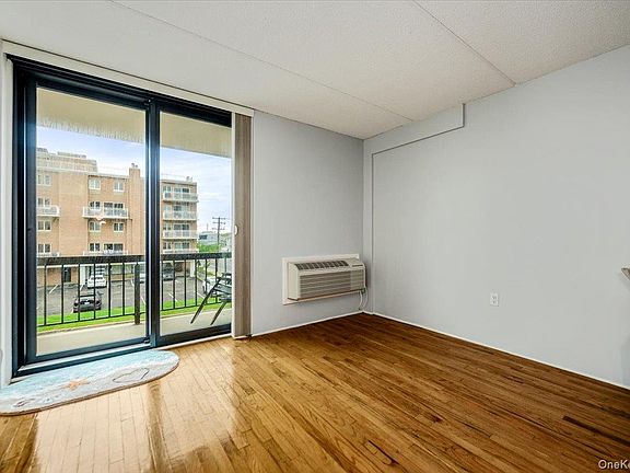 4th image of 750 W Broadway #3M
