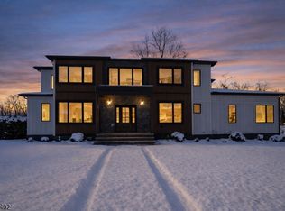 17 Penwood Rd, Livingston, NJ 07039